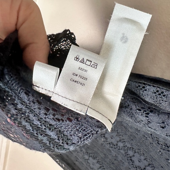 3/$20💥 Loft Sheer Floral Lace Sleeveless Camisole Tank Top Navy Blue - Picture 5 of 14